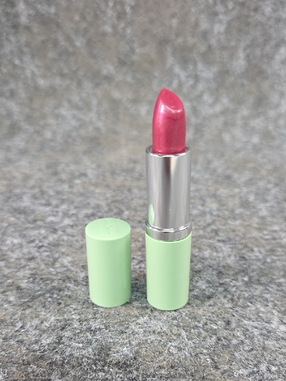 Clinique Different Lipstick in Raspberry Glacé, New